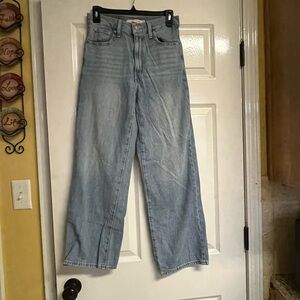 Levi’s high wasted straight size 25